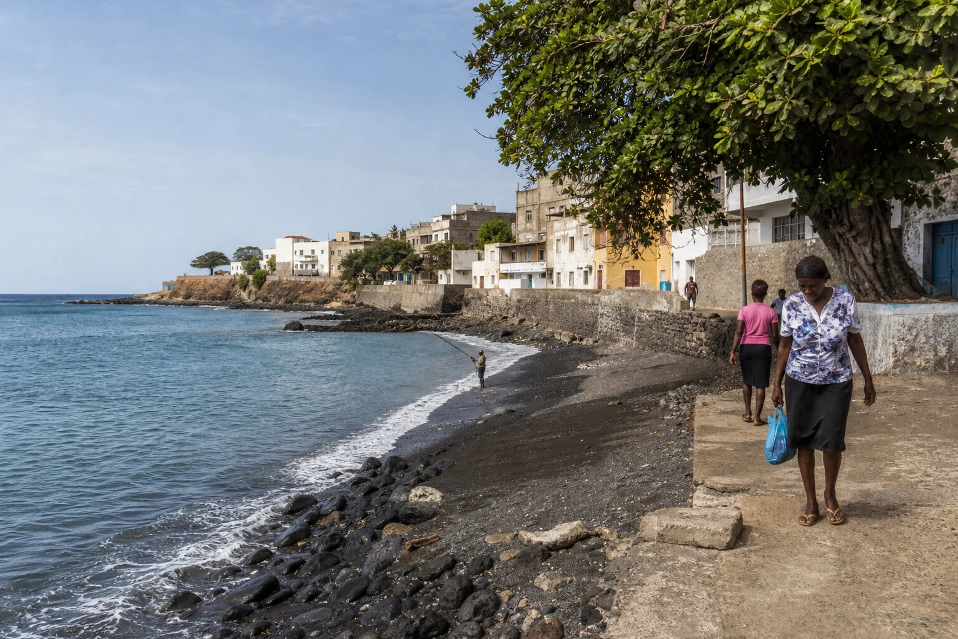 Prainha shoreline in Praia seen from street level