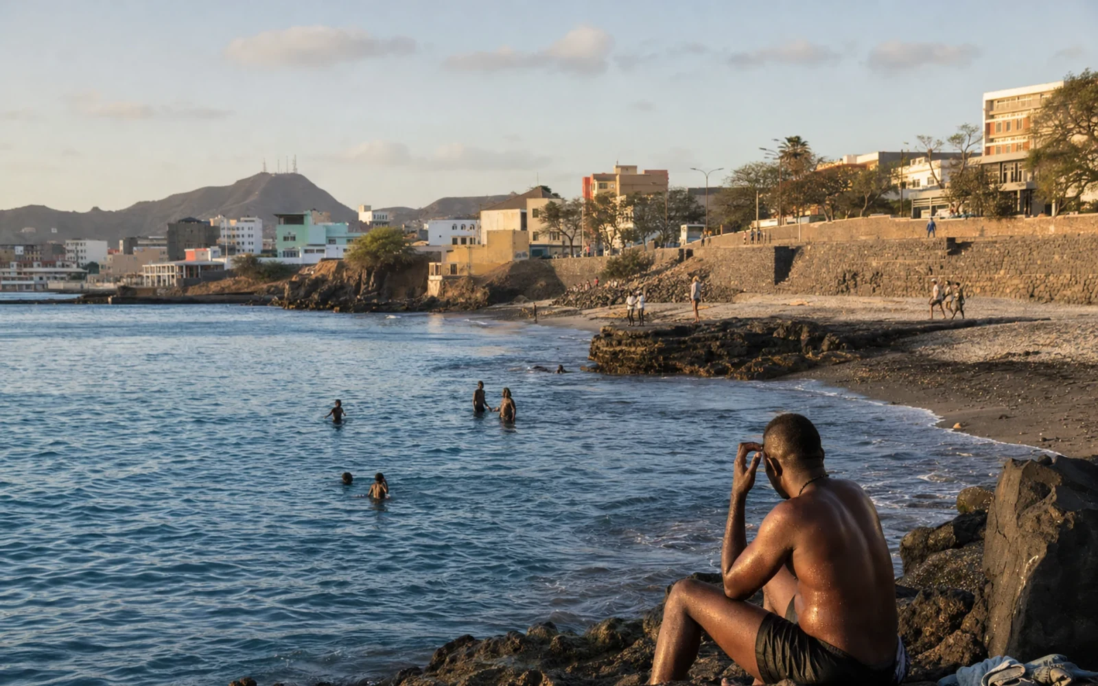 A praia de Quebra Canela, na Praia, ao fim da tarde