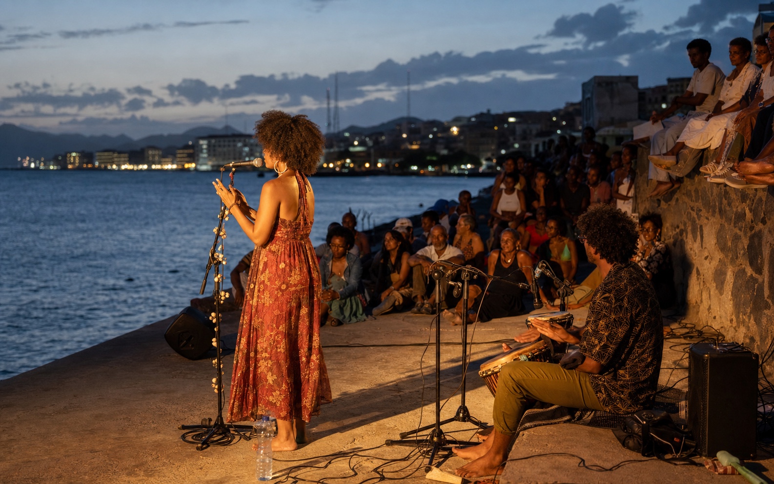 Músicos a atuar junto ao Atlântico na Marina da Praia
